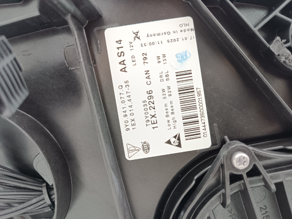 Porsche Cayenne LED Matrix Headlight (left) OEM 9Y0941077Q